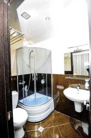 Гостевой дом TemHouse Guest House Батуми Двухместный номер с 1 кроватью и балконом-3